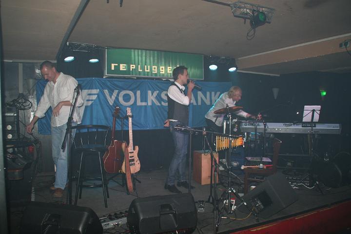 2008-11-28 M3_live at replugged 199.jpg